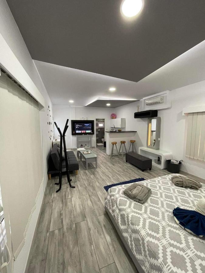 Deluxe Yiota'S Studio ! Χλώρακα Εξωτερικό φωτογραφία