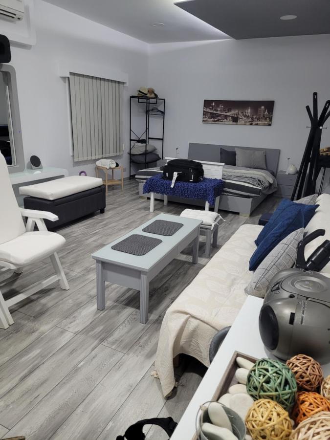 Deluxe Yiota'S Studio ! Χλώρακα Εξωτερικό φωτογραφία