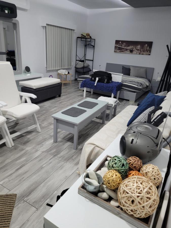 Deluxe Yiota'S Studio ! Χλώρακα Εξωτερικό φωτογραφία