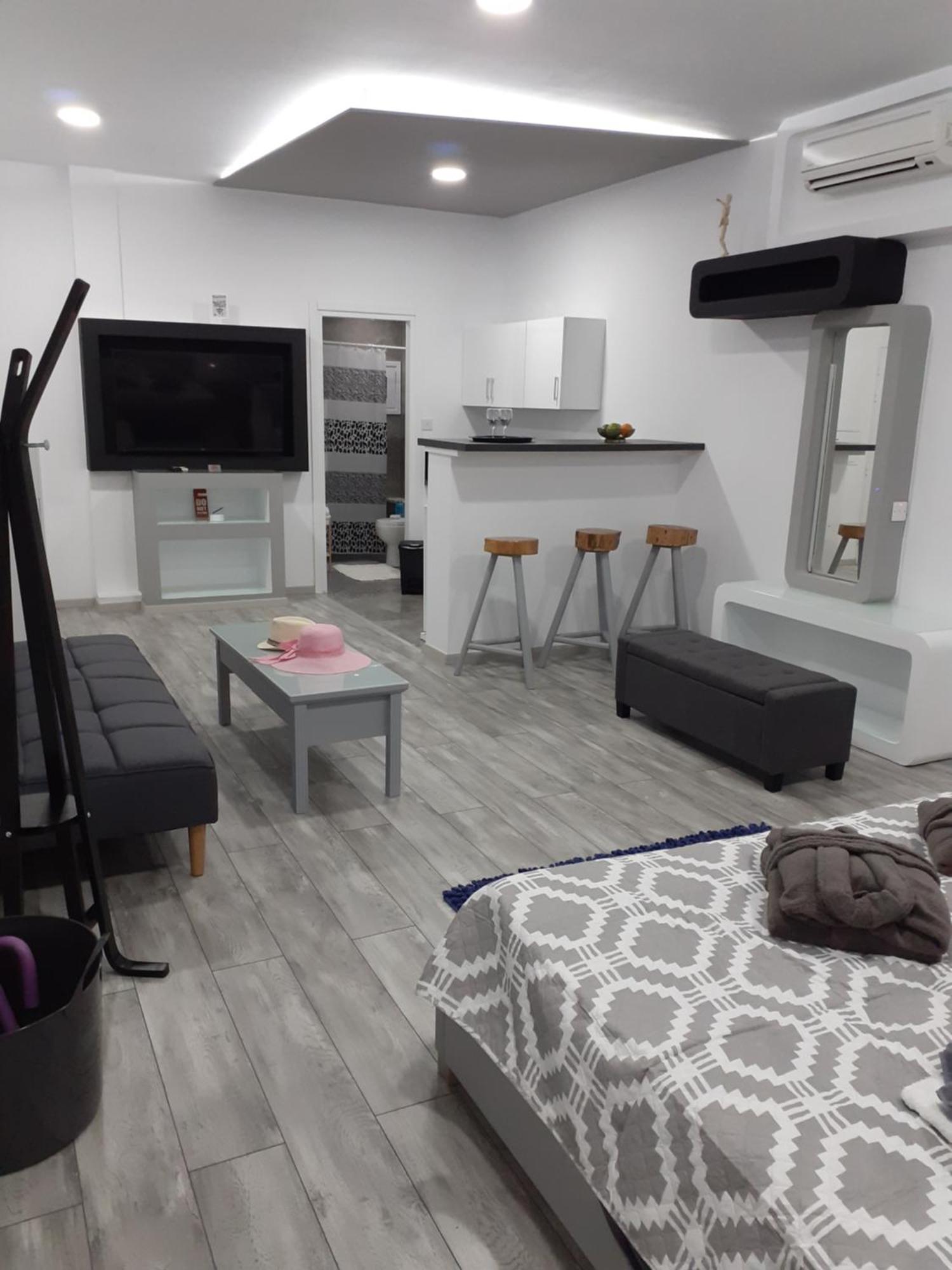 Deluxe Yiota'S Studio ! Χλώρακα Δωμάτιο φωτογραφία